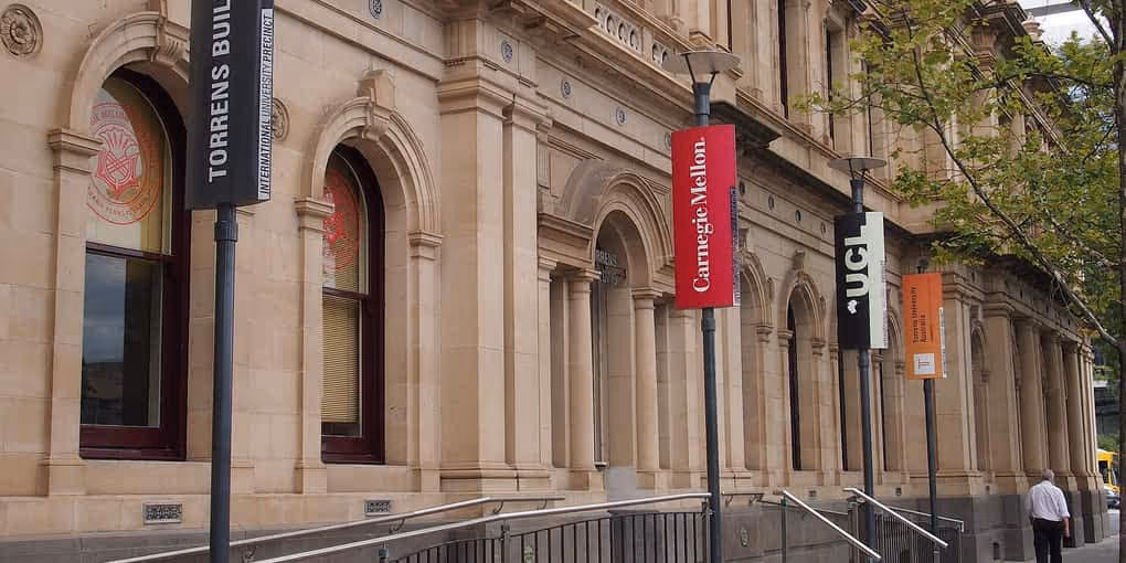 Deakin University – University Guide for GCC and Southeast Asian Students