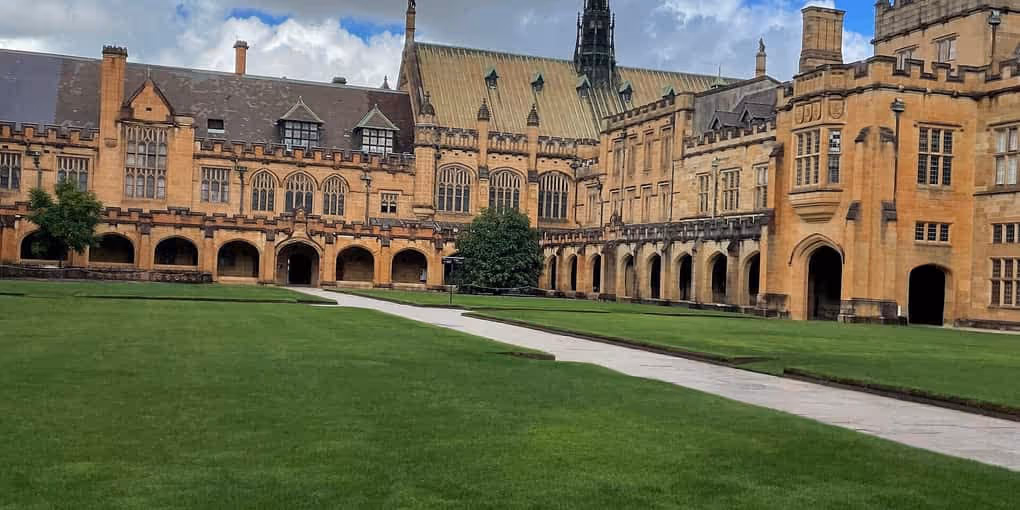 Swinburne University of Technology – University Guide for GCC and Southeast Asian Students